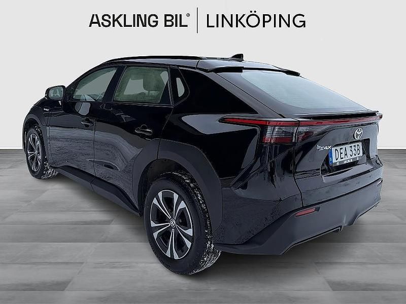 Begagnad Toyota bZ4X Active 164 kW (224 HK) 2023 Svart SUV