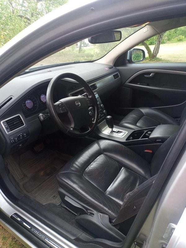 Grå Begagnad 2009 Volvo V70 Momentum Kombi | 50 300 kr (Superpris) - Bild 1/4