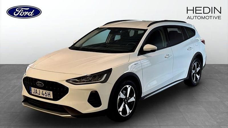 Vit Begagnad 2023 Ford Focus Active Kombi | 194 900 kr (Bra pris) - Bild 1/4