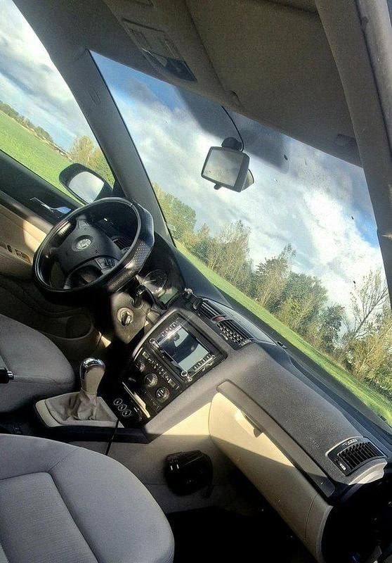 Grön Begagnad 2005 Skoda Octavia Elegance Halvkombi | 21 500 kr (Marknadspris) - Bild 1/4