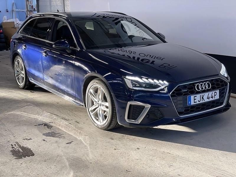 Navarrablå metallic Begagnad 2021 Audi A4 S-Line Kombi | 289 000 kr (Marknadspris) - Bild 1/3