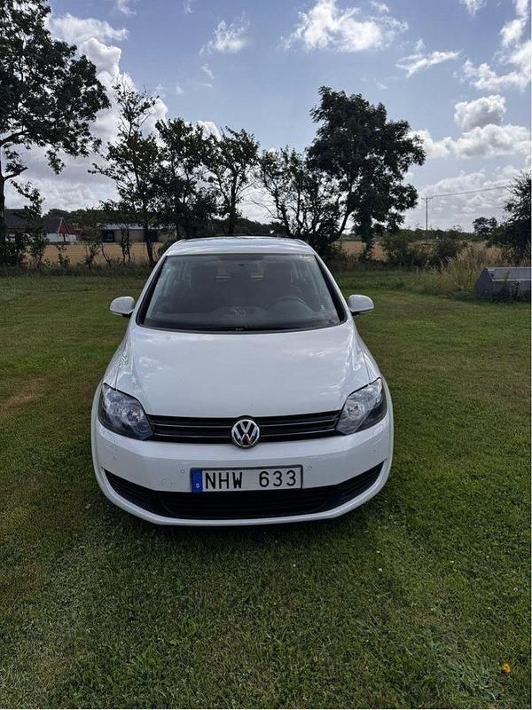 Vit Begagnad 2014 VW Golf VII Halvkombi | 145 000 kr (Bra pris) - Bild 1/4
