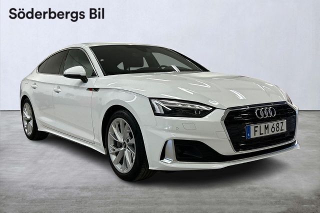 Vit Begagnad 2021 Audi A5 Sportback Advanced Plus Halvkombi | 329 000 kr (Marknadspris) - Bild 1/4