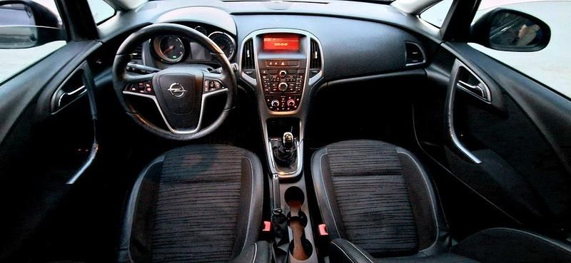 Grå Begagnad 2014 Opel Astra Active Kombi | 50 000 kr (Marknadspris) - Bild 1/4