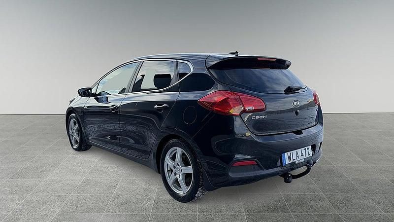 Begagnad Kia Ceed 129 HK (94 kW) 2014 Svart Halvkombi