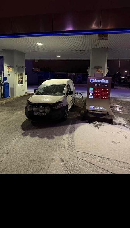 Begagnad VW Caddy 102 HK (75 kW) 2015 Minibuss