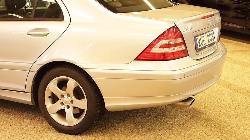 Begagnad Mercedes C180 Classic 143 HK (105 kW) 2005 Silver Sedan