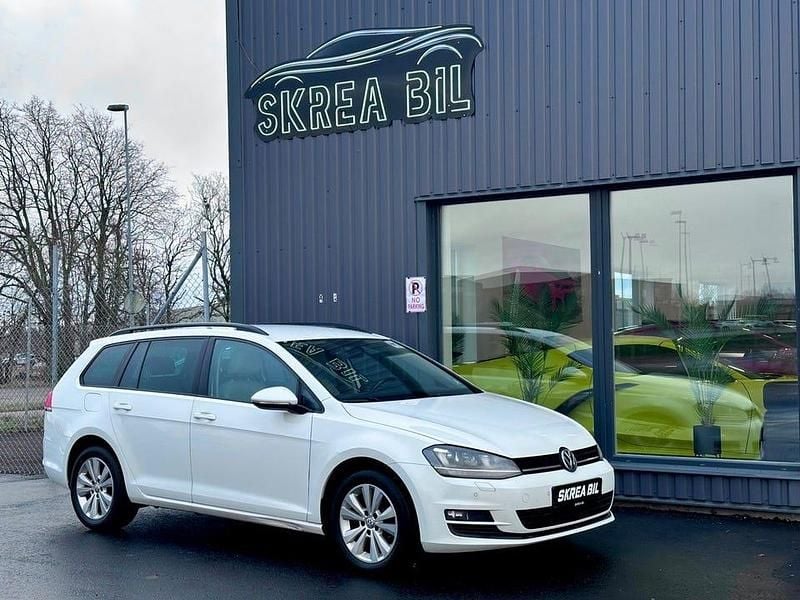 Vit Begagnad 2017 VW Golf VII Kombi | 99 900 kr (Bra pris) - Bild 1/4
