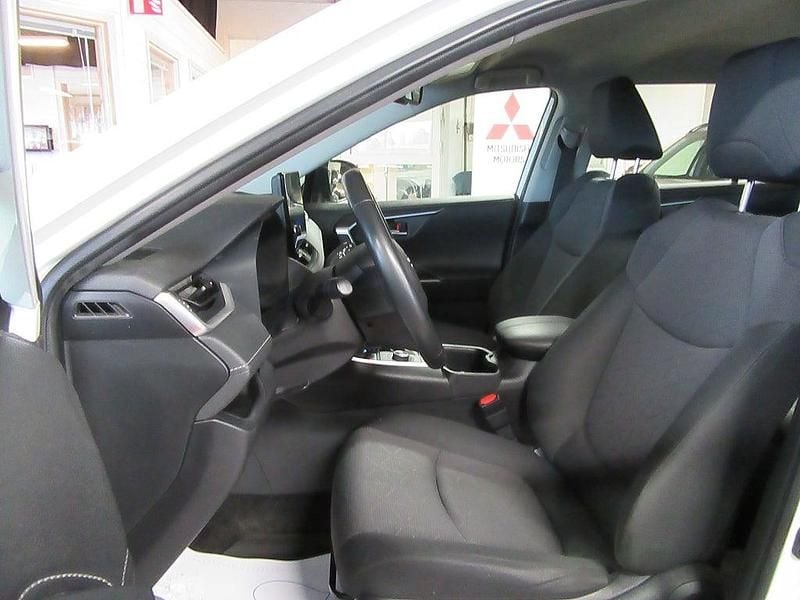 Begagnad Toyota RAV4 178 HK (130 kW) 2023 Vit Kombi