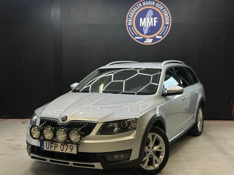 Silver Begagnad 2017 Skoda Octavia Scout Kombi | 119 800 kr (Marknadspris) - Bild 1/4