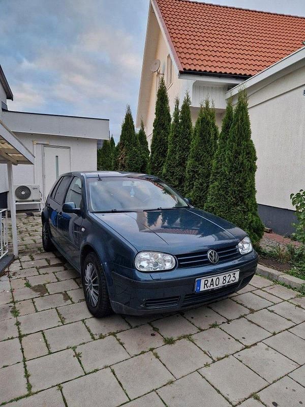 Grön Begagnad 2004 VW Golf IV Halvkombi | 12 000 kr - Bild 1/4