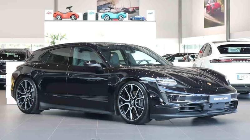 Svart Begagnad 2023 Porsche Taycan Sport Turismo Sedan | 695 000 kr (Superpris) - Bild 1/1