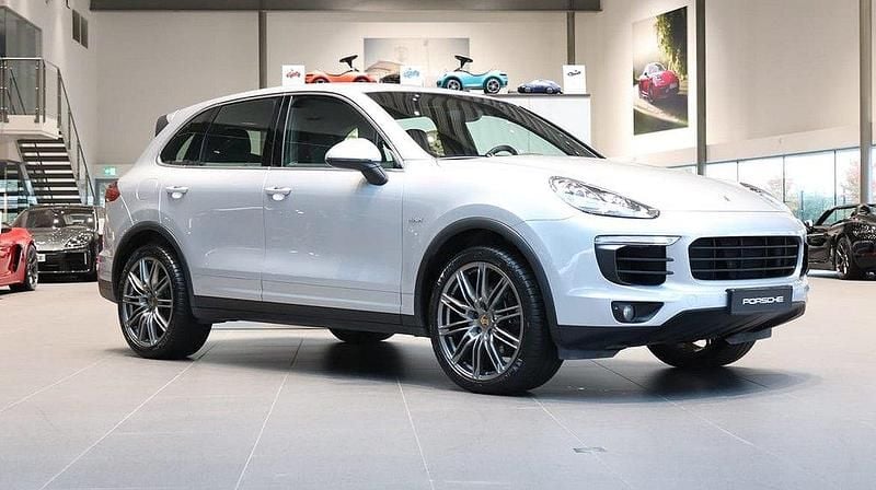 Silver Begagnad 2014 Porsche Cayenne SUV | 395 000 kr (Lite dyr) - Bild 1/4