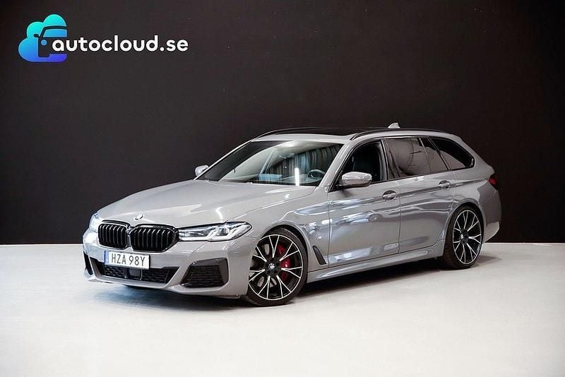 Grå Begagnad 2020 BMW 540 Kombi | 599 800 kr (Dyr) - Bild 1/4