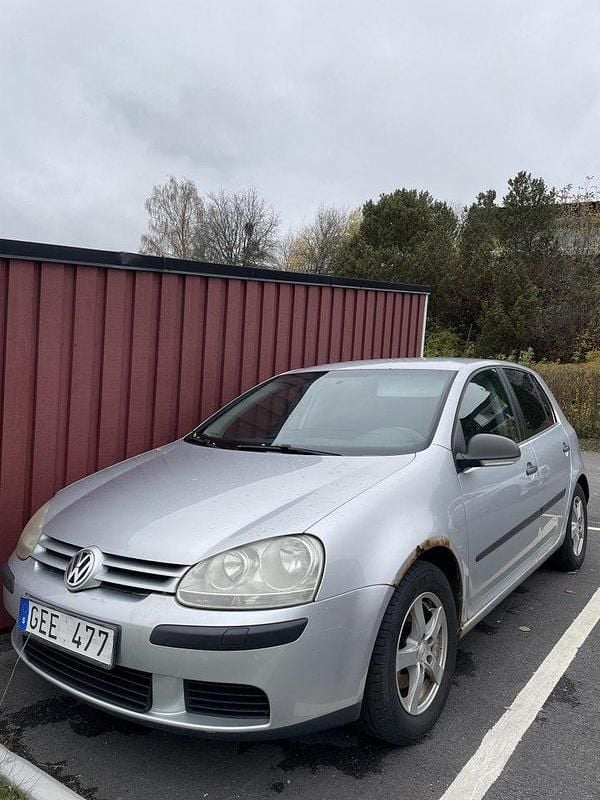 Silver Begagnad 2007 VW Golf V Halvkombi | 19 500 kr (Bra pris) - Bild 1/2
