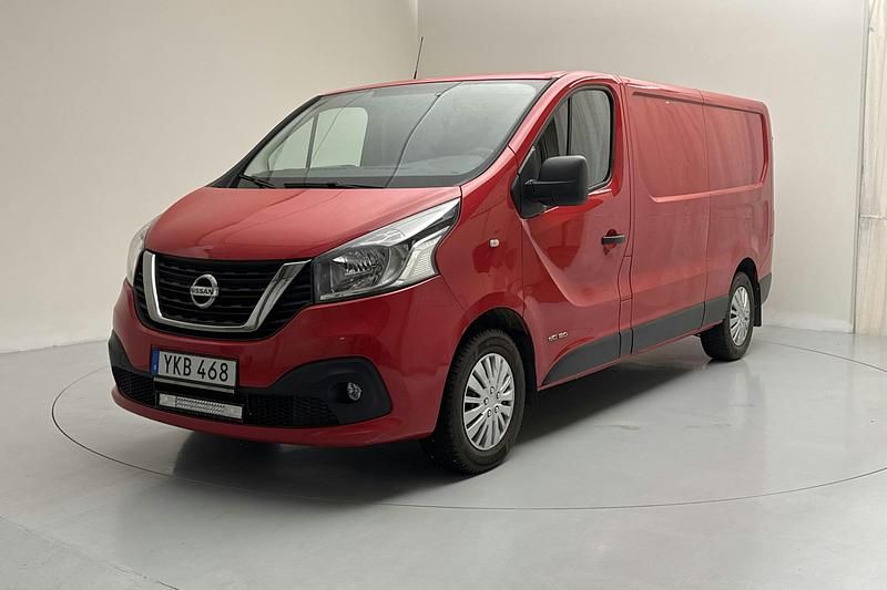 Röd Begagnad 2017 Nissan NV300 Van | 118 000 kr - Bild 1/4