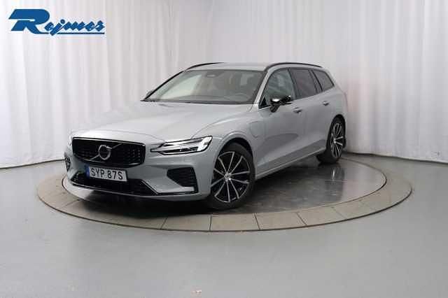 Grå Begagnad 2025 Volvo V60 Plus Kombi | 459 900 kr (Marknadspris) - Bild 1/4