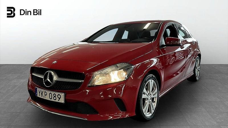 Röd Begagnad 2017 Mercedes A180 Kombi | 159 900 kr (Marknadspris) - Bild 1/4