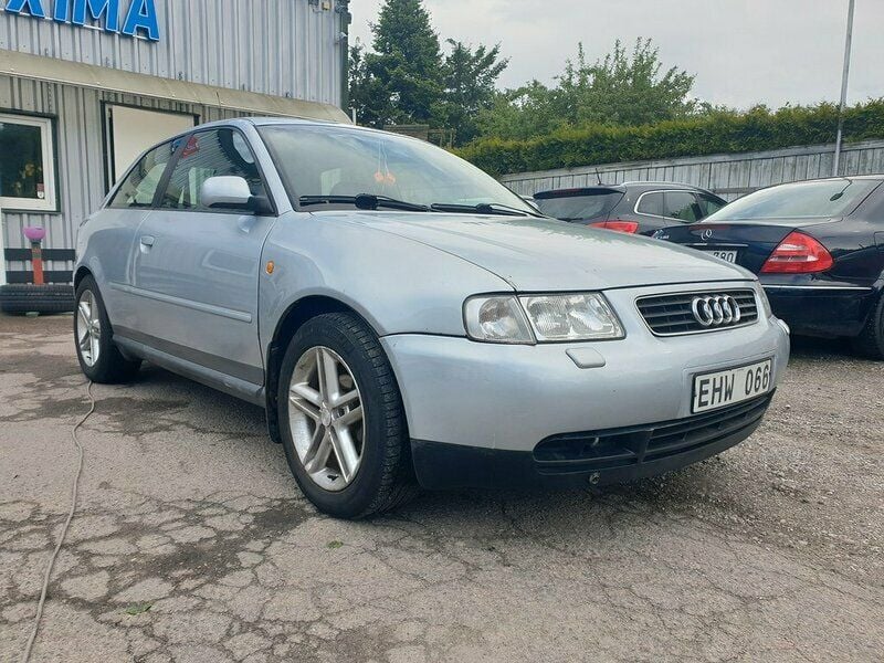 Grå Begagnad 1998 Audi A3 Attraction Halvkombi | 14 900 kr - Bild 1/4