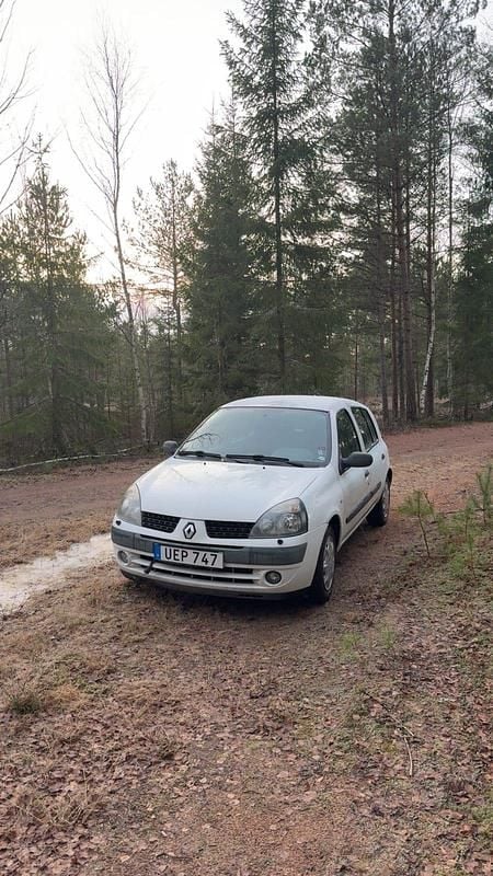 Begagnad 2003 Renault Clio II Halvkombi | 18 000 kr (Bra pris) - Bild 1/2