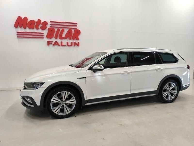 Vit Begagnad 2021 VW Passat Alltrack Executive Kombi | 279 900 kr (Marknadspris) - Bild 1/4