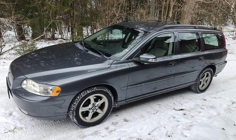 Begagnad Volvo V70 Kinetic 170 HK (125 kW) 2008 Grå Kombi