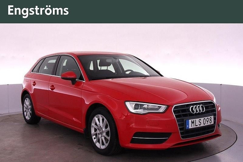 Röd (misanoröd pärleffekt) Begagnad 2013 Audi A3 Sportback Proline Halvkombi | 129 000 kr (Marknadspris) - Bild 1/4