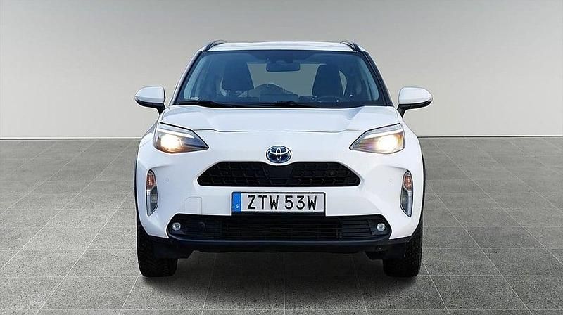 Begagnad Toyota Yaris Cross Active 92 HK (67 kW) 2023 Vit SUV