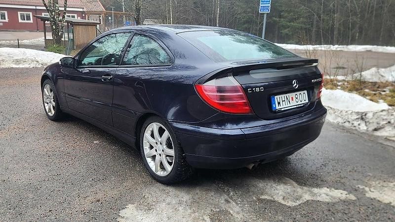 Begagnad Mercedes C180 143 HK (105 kW) 2003 Blå