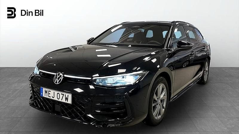 Begagnad VW Passat R-line 193 HK (141 kW) 2025 Grenadilla black metallic Kombi