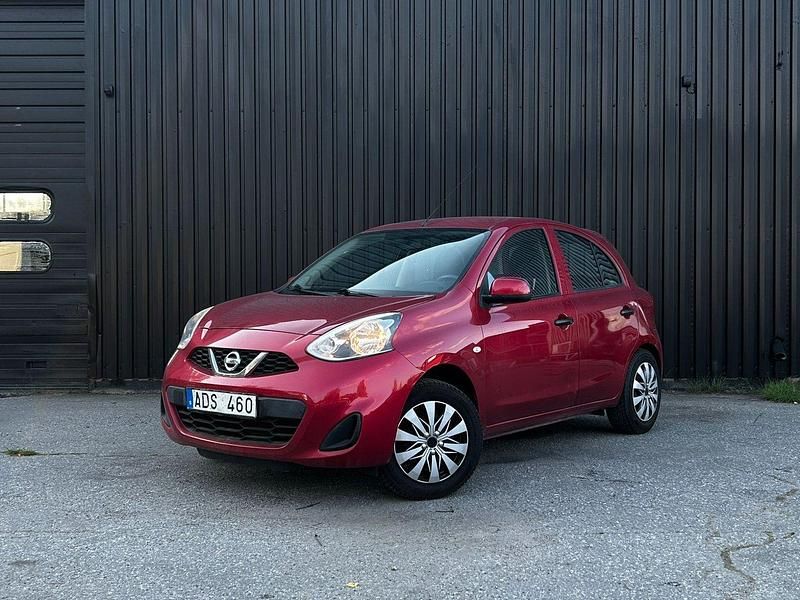Röd Begagnad 2013 Nissan Micra Halvkombi | 49 900 kr (Lite dyr) - Bild 1/4