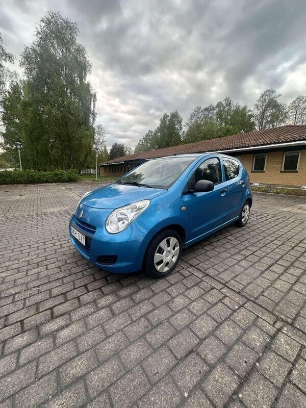 Blå Begagnad 2010 Suzuki Alto Halvkombi | 29 900 kr (Marknadspris) - Bild 1/4