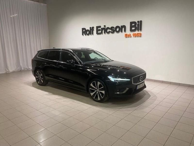 Svart Begagnad 2022 Volvo V60 Inscription Kombi | 299 500 kr (Marknadspris) - Bild 1/4