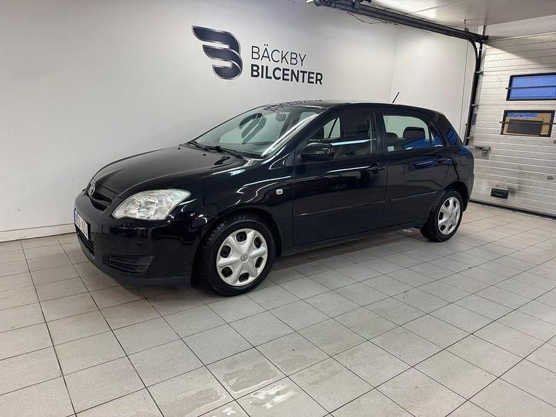 Svart Begagnad 2006 Toyota Corolla Halvkombi | 35 000 kr (Marknadspris) - Bild 1/4