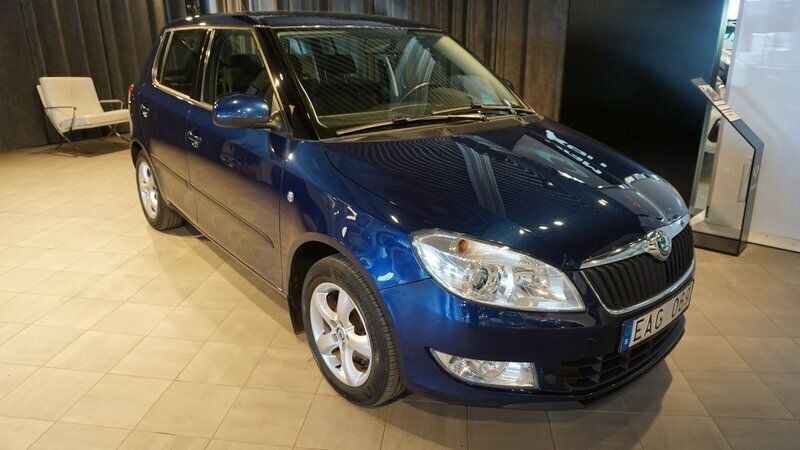 Mörkblå Begagnad 2013 Skoda Fabia Elegance Halvkombi | 64 798 kr (Lite dyr) - Bild 1/4