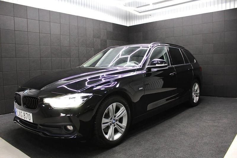 Svart Begagnad 2017 BMW 320 Sport Line Kombi | 139 000 kr (Bra pris) - Bild 1/4