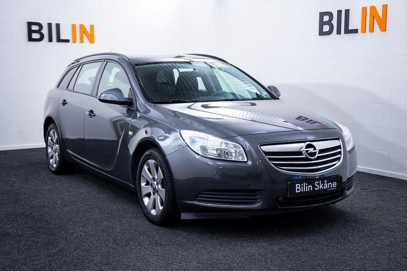 Grå Begagnad 2010 Opel Insignia Essentia Kombi | 49 900 kr - Bild 1/4