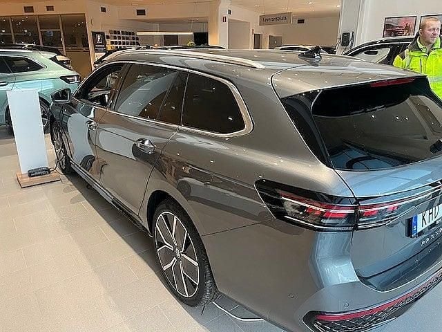 Ny VW Passat R-line 272 HK (200 kW) 2025 Mörkgrå Kombi