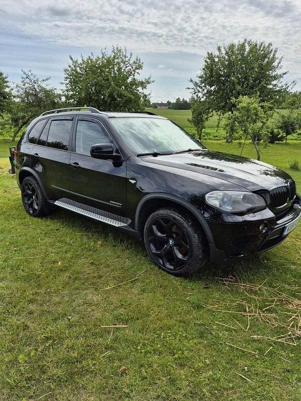 Svart Begagnad 2011 BMW X5 SUV | 120 000 kr (Marknadspris) - Bild 1/4