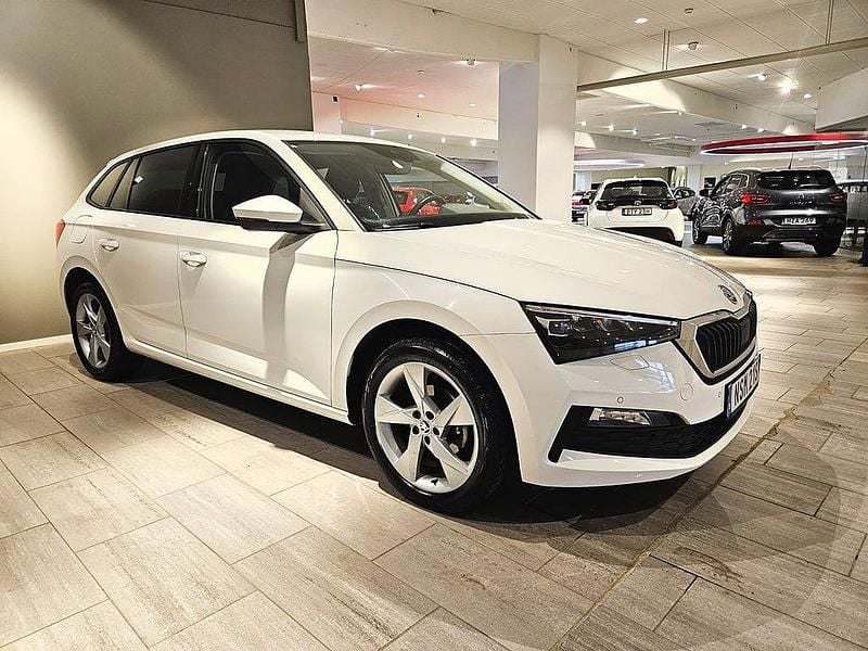 Begagnad Skoda Scala 112 HK (82 kW) 2021 Vit Halvkombi