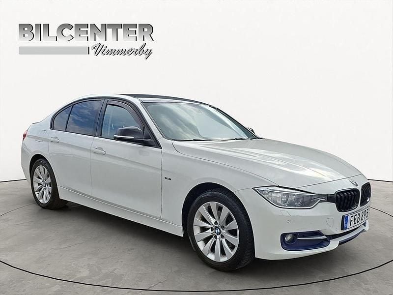 Vit Begagnad 2014 BMW 320 Sedan | 125 000 kr (Bra pris) - Bild 1/4