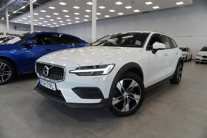 Vit Begagnad 2019 Volvo V60 CC Momentum Kombi | 308 500 kr (Marknadspris) - Bild 1/4