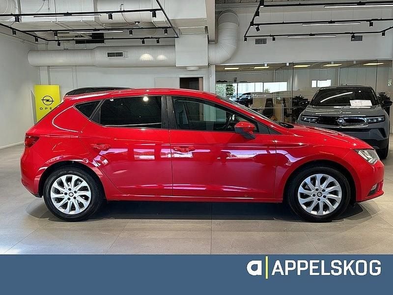 Begagnad Seat Leon Style 105 HK (77 kW) 2013 Röd Kombi