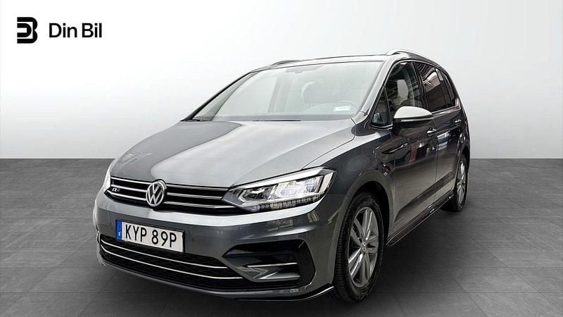 Mörkgrå Begagnad 2019 VW Touran R-line Minibuss | 269 900 kr (Marknadspris) - Bild 1/4