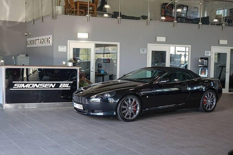 Svart Begagnad 2006 Aston Martin DB9 Cab | 695 000 kr - Bild 1/4