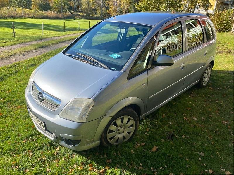 Grå Begagnad 2007 Opel Meriva Minibuss | 15 500 kr (Marknadspris) - Bild 1/4