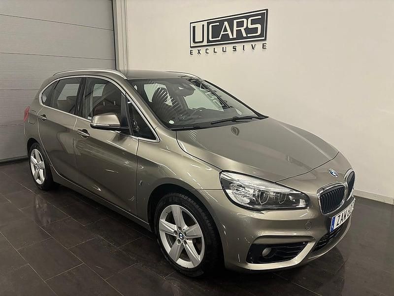 Silver Begagnad 2017 BMW 225 Active Tourer iPerformance Minibuss | 167 500 kr (Lite dyr) - Bild 1/4