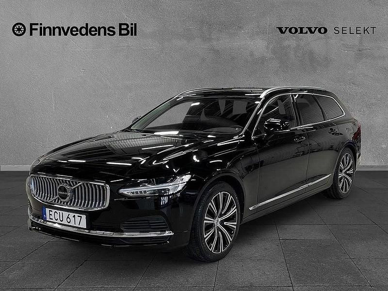 Begagnad Volvo V90 Core 253 HK (186 kW) 2022 Svart Kombi