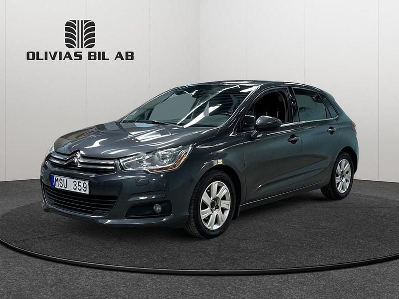 Grå Begagnad 2012 Citroën C4 Halvkombi | 84 400 kr (Marknadspris) - Bild 1/4