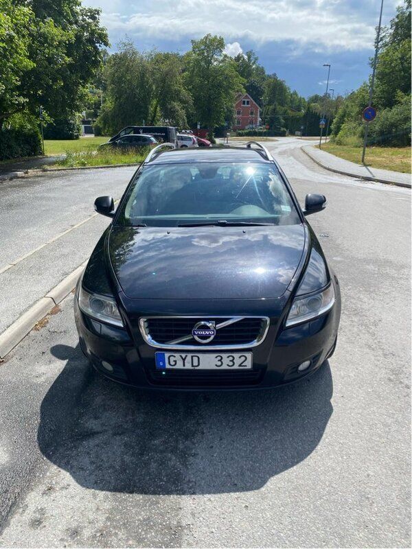 Svart Begagnad 2012 Volvo V50 Momentum Kombi | 45 000 kr (Marknadspris) - Bild 1/4